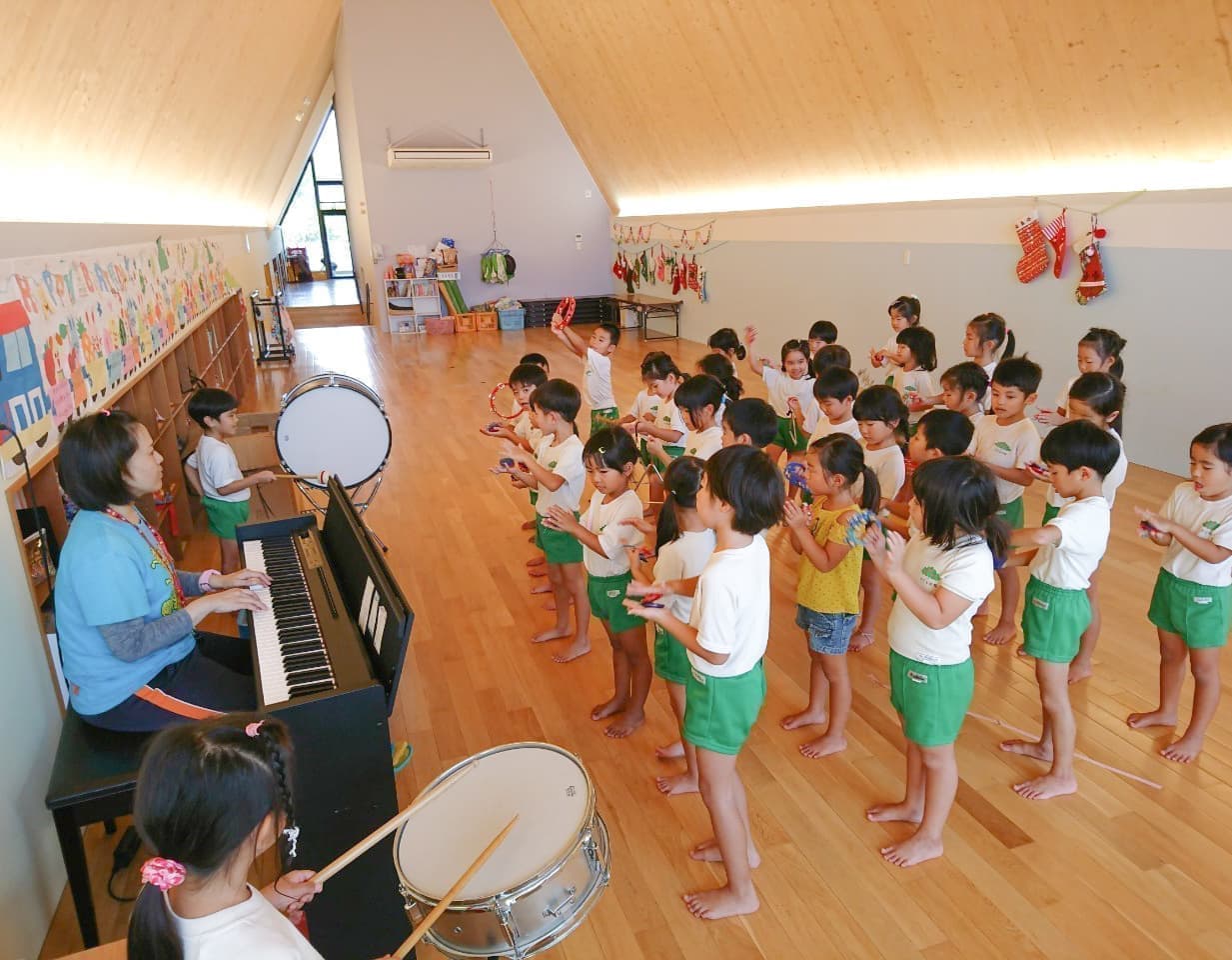 保育室でお遊戯